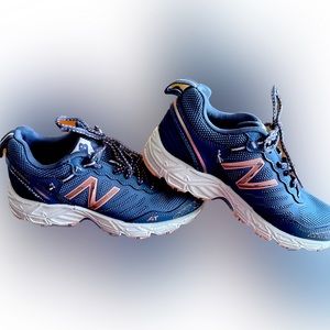 Women's New Balance Lonoke size 7